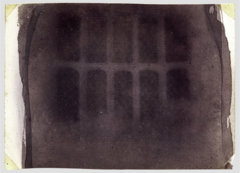 A major benefit of the calotype process is that ________.