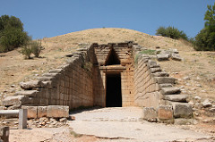 This type of arched span was first used in ancient
Babylon and Mycenae.